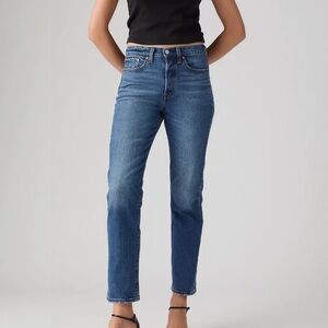 Women's Wedgie Straight-Leg High Rise Cropped Jeans
Size 27(W27 L28)